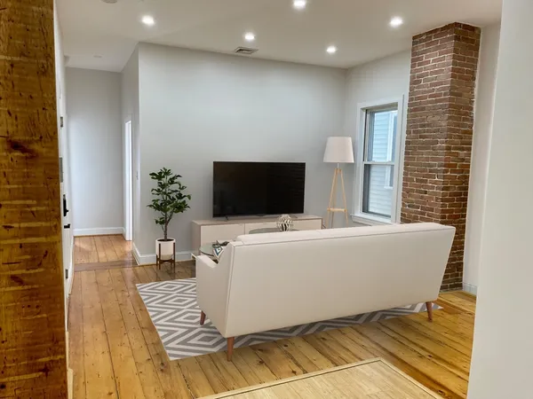 $4,800 | 258 West Broadway, Unit 4, Boston, MA 02127