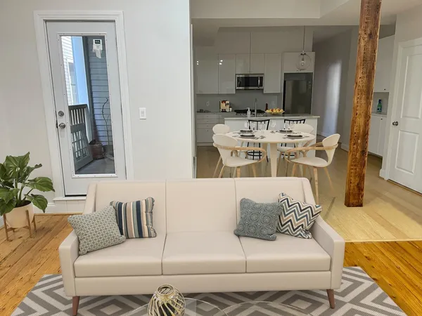 $4,800 | 258 West Broadway, Unit 4, Boston, MA 02127