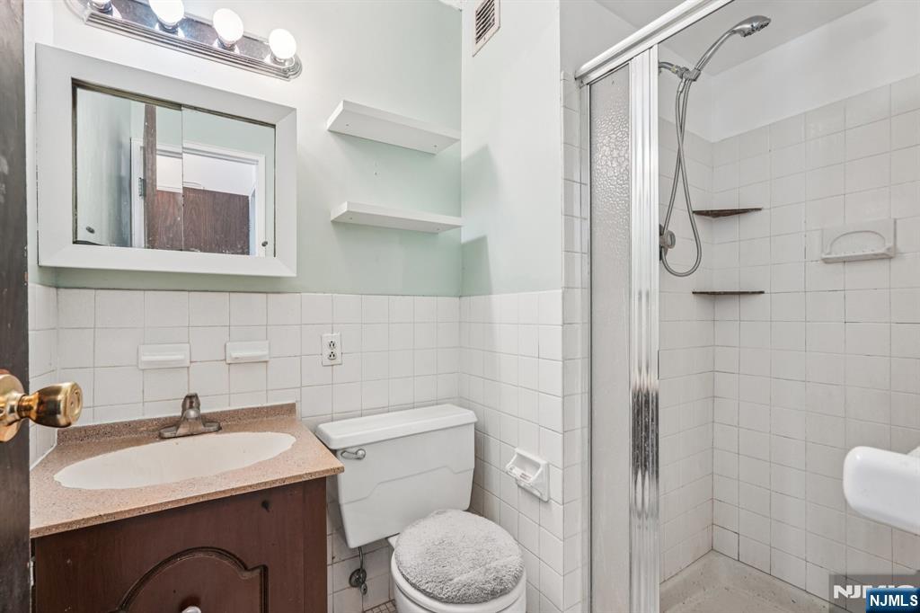 307 Prospect Avenue, Unit 16A Hackensack, NJ 07601 - Photo 20 of 35