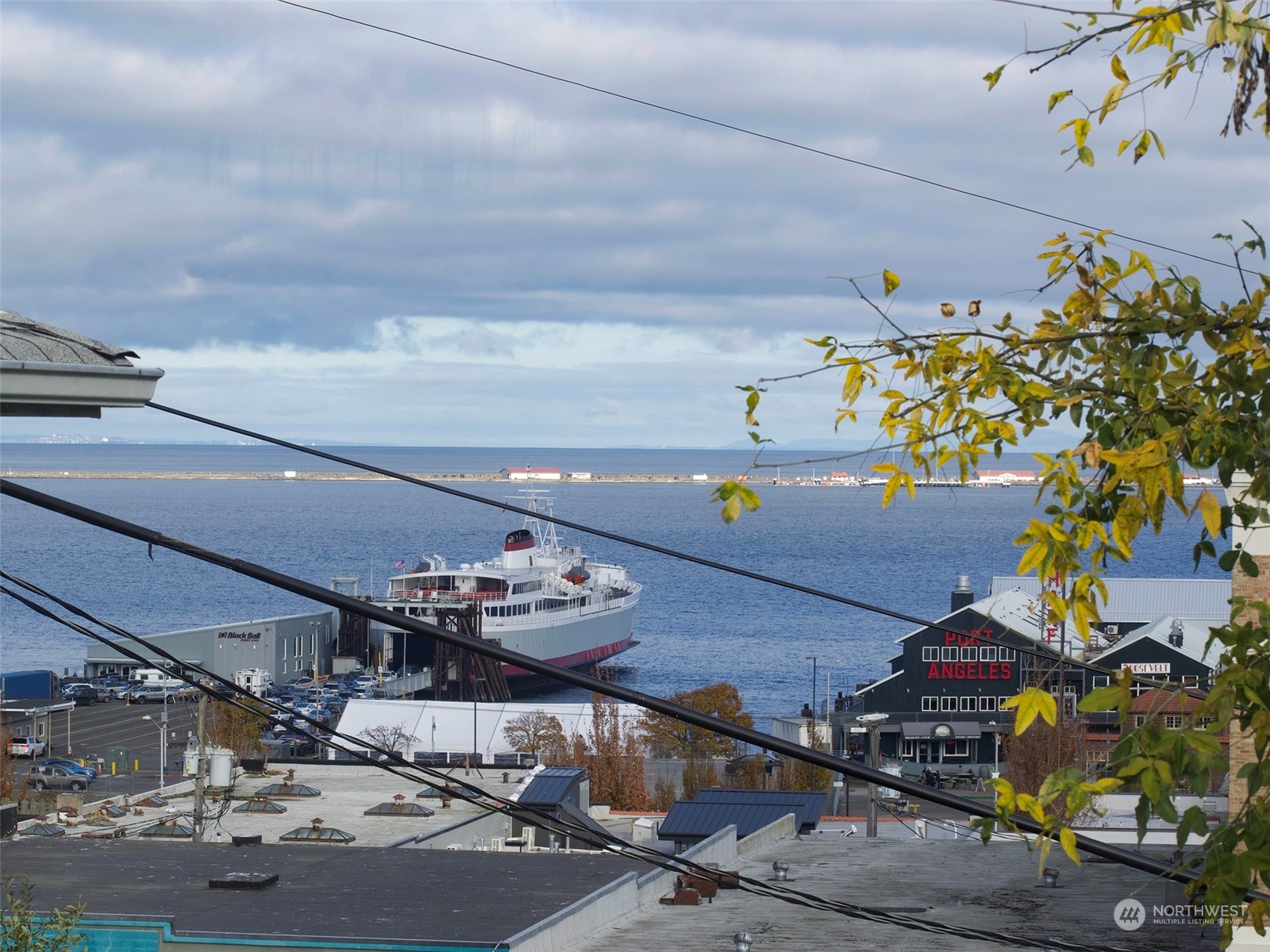 131 East 2nd Street Port Angeles, WA 98362 - Photo 15 of 33 a view of entryway and hall