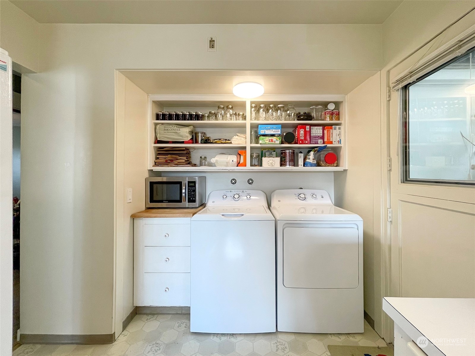 131 East 2nd Street Port Angeles, WA 98362 - Photo 19 of 33 a utility room with dryer and washer