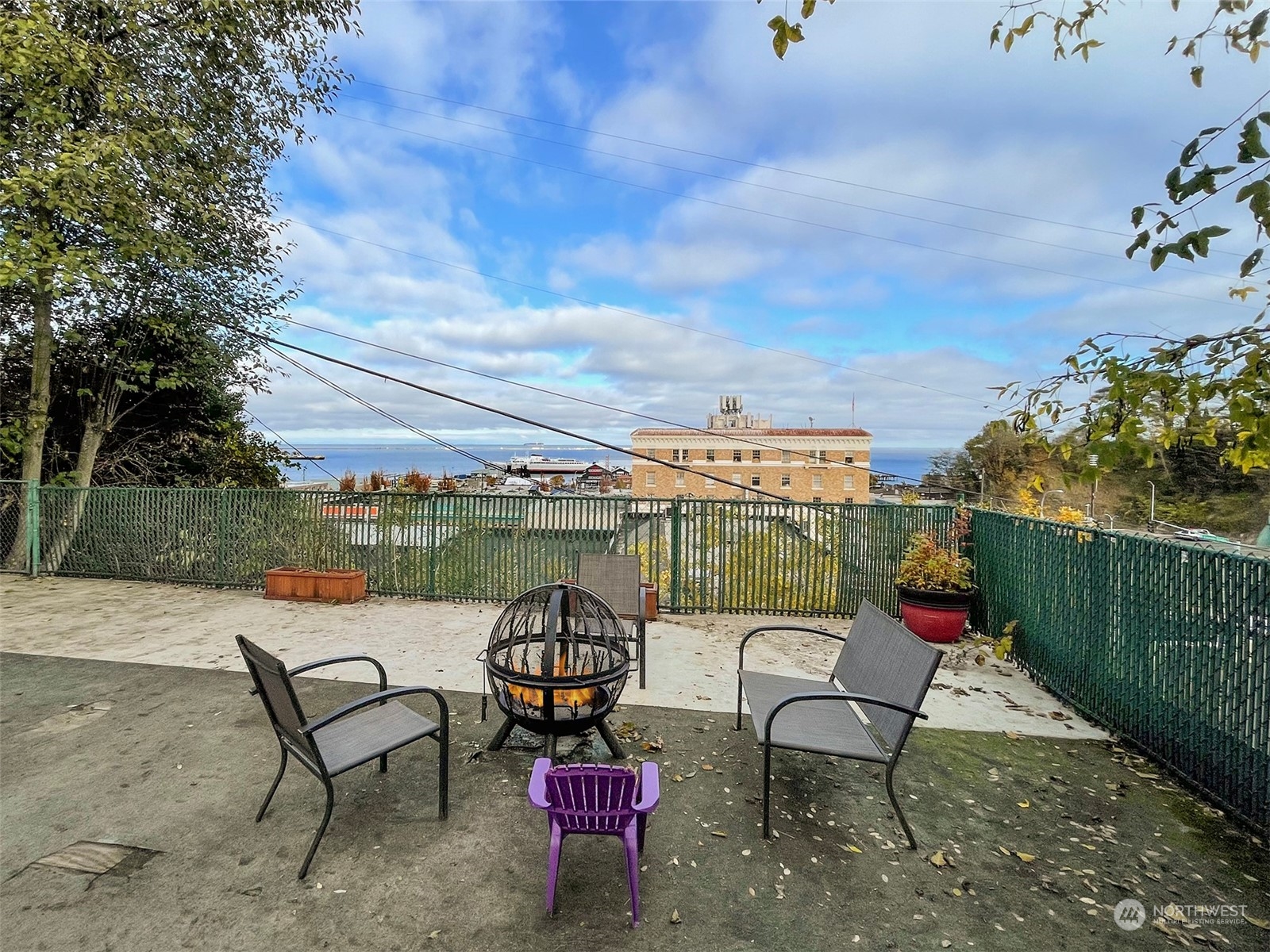 131 East 2nd Street Port Angeles, WA 98362 - Photo 26 of 33 a view of a chairs and table in the terrace