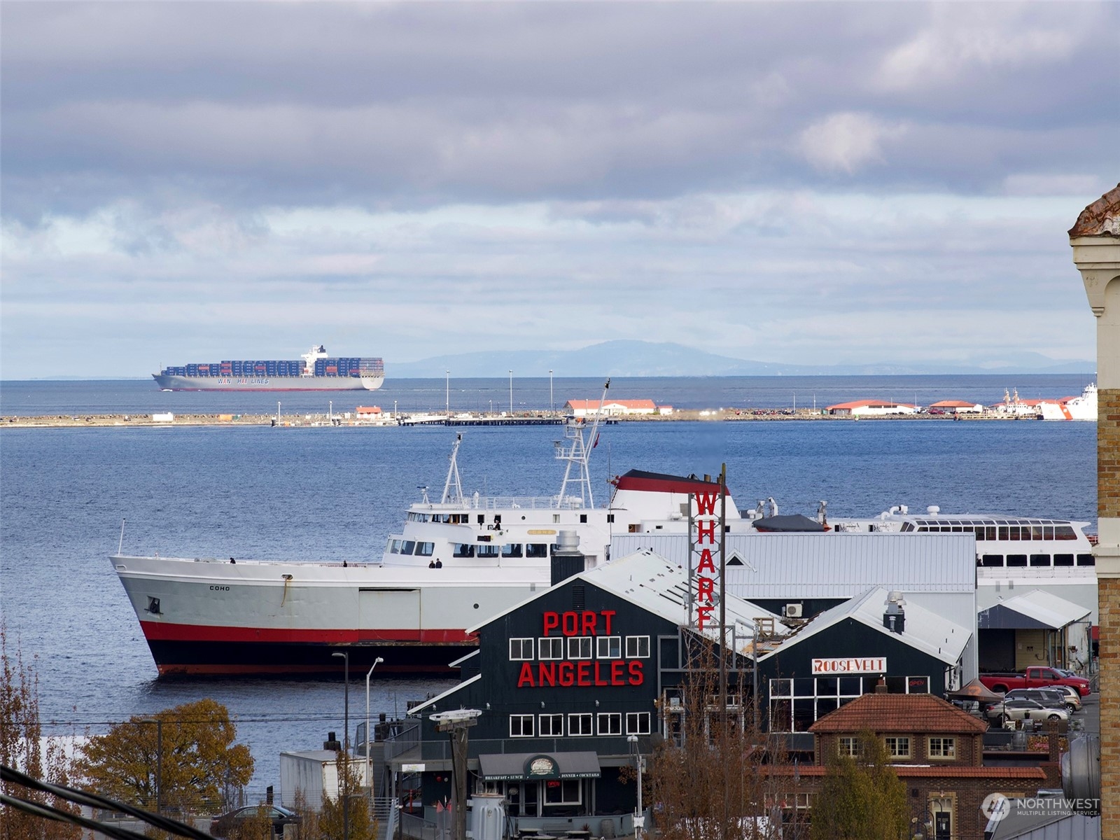 131 East 2nd Street Port Angeles, WA 98362 - Photo 27 of 33 a terrace with a city view