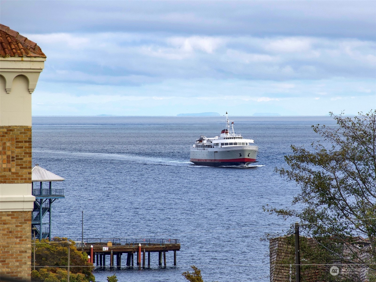 131 East 2nd Street Port Angeles, WA 98362 - Photo 28 of 33 a outdoor view with a sitting space