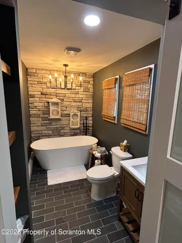 $1,785,000 | 1010 Crystal Lake Boulevard, Carbondale, PA 18407