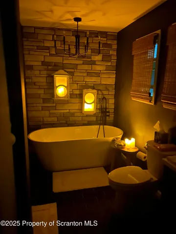 $1,785,000 | 1010 Crystal Lake Boulevard, Carbondale, PA 18407