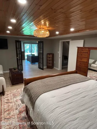 $1,785,000 | 1010 Crystal Lake Boulevard, Carbondale, PA 18407