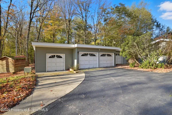 $1,785,000 | 1010 Crystal Lake Boulevard, Carbondale, PA 18407