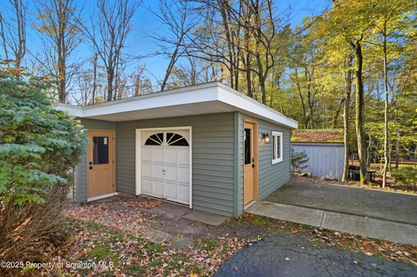 $1,785,000 | 1010 Crystal Lake Boulevard, Carbondale, PA 18407