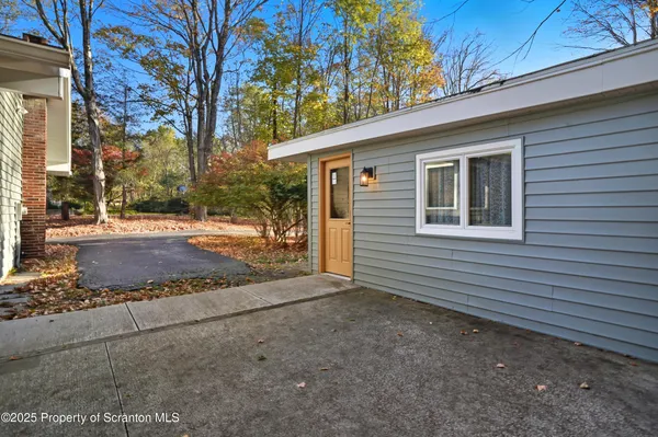 $1,785,000 | 1010 Crystal Lake Boulevard, Carbondale, PA 18407