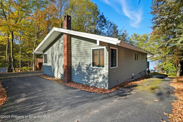 $1,785,000 | 1010 Crystal Lake Boulevard, Carbondale, PA 18407