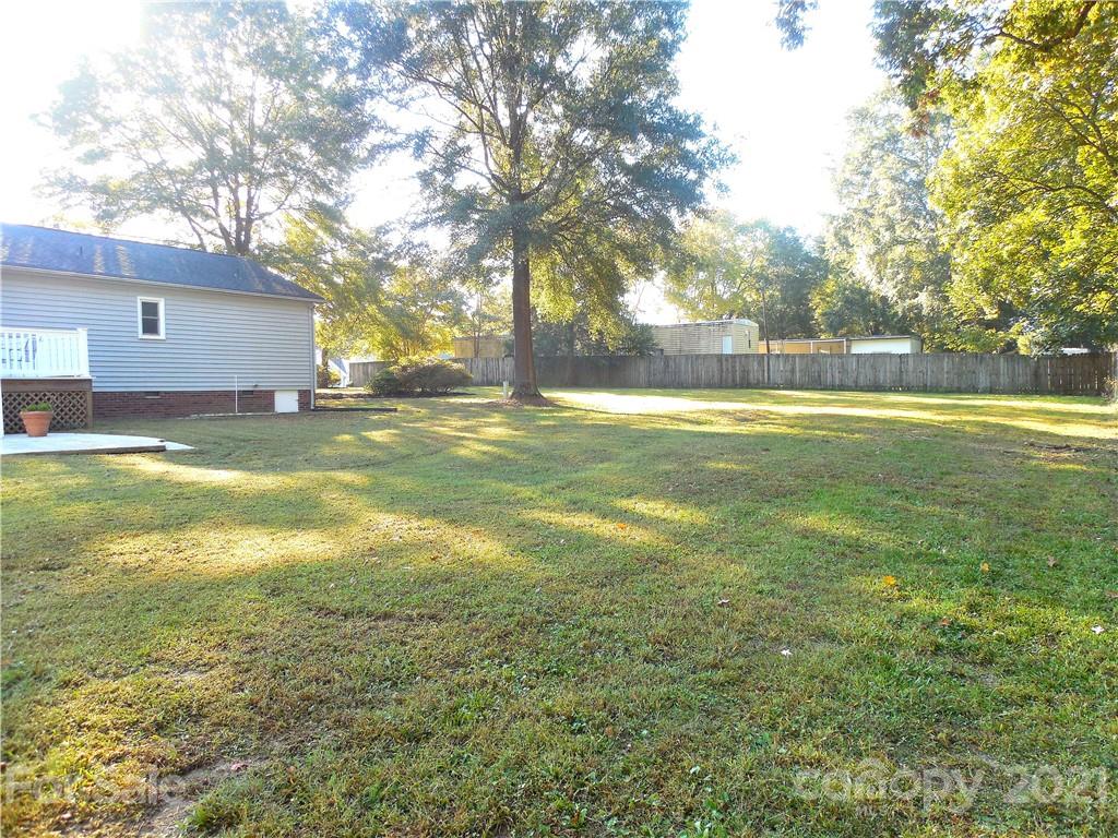 705 Washington Lane Kannapolis, NC 28083 - Photo 26 of 31 a view of an ocean yard and a large tree