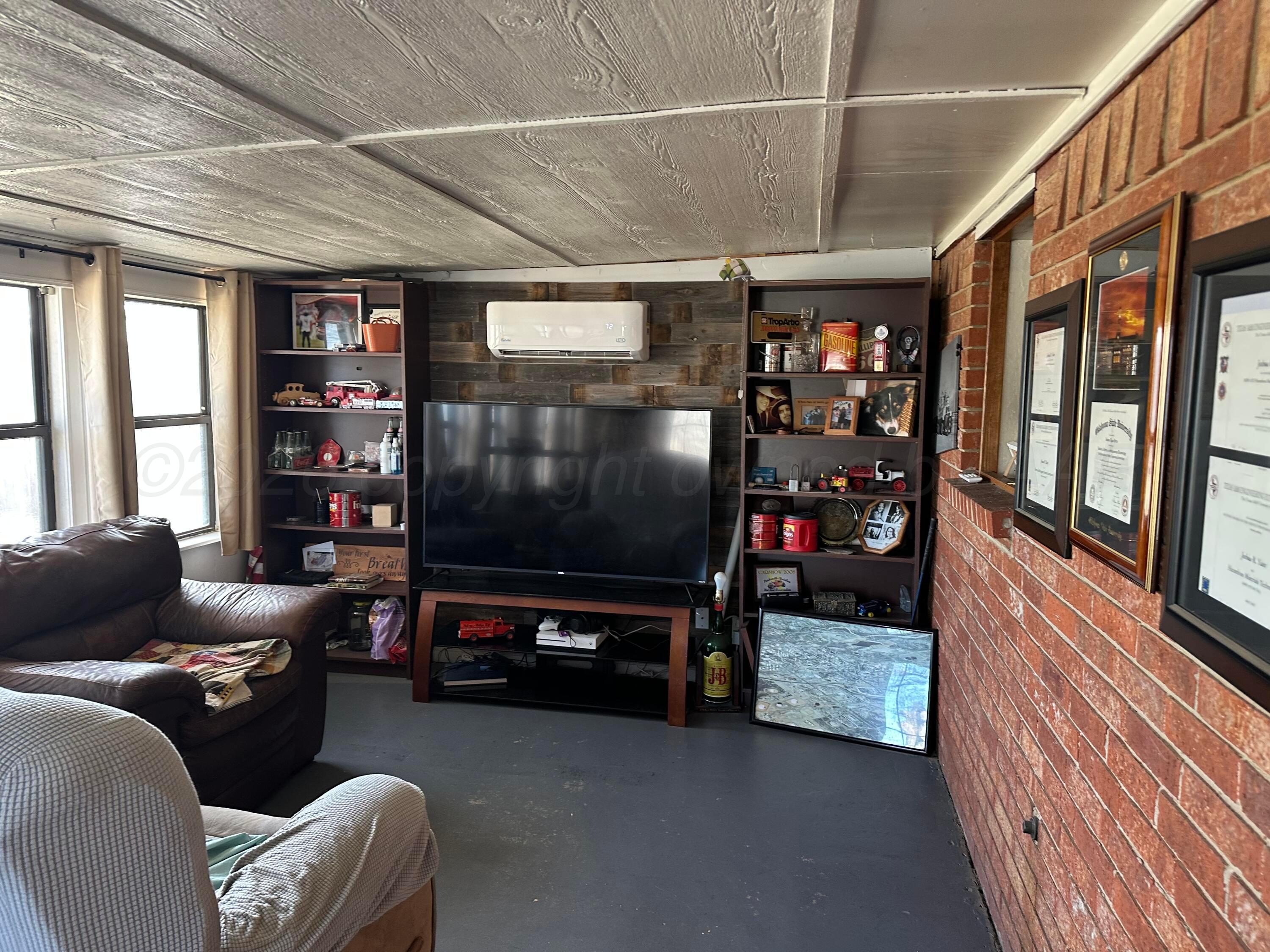 103 Somerset Street Borger, TX 79007 - Photo 12 of 23 a room with furniture and a flat screen tv