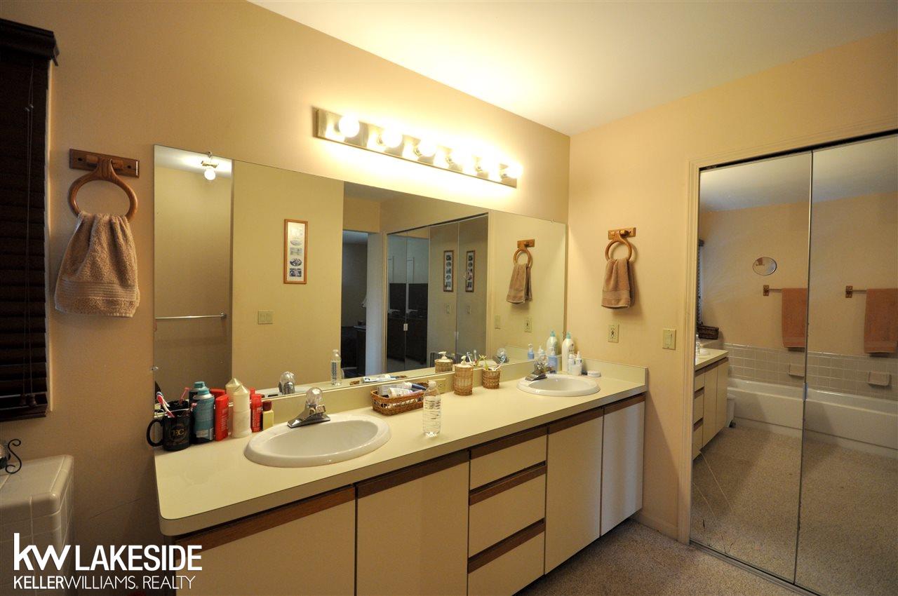 1658 Hillside Lane Rochester Hills, MI 48307 - Photo 20 of 32