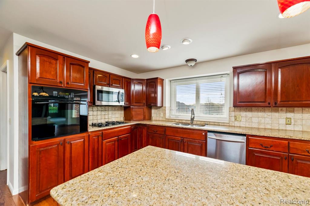 4190 Oak Tree Circle Rochester, MI 48306 - Photo 5 of 34