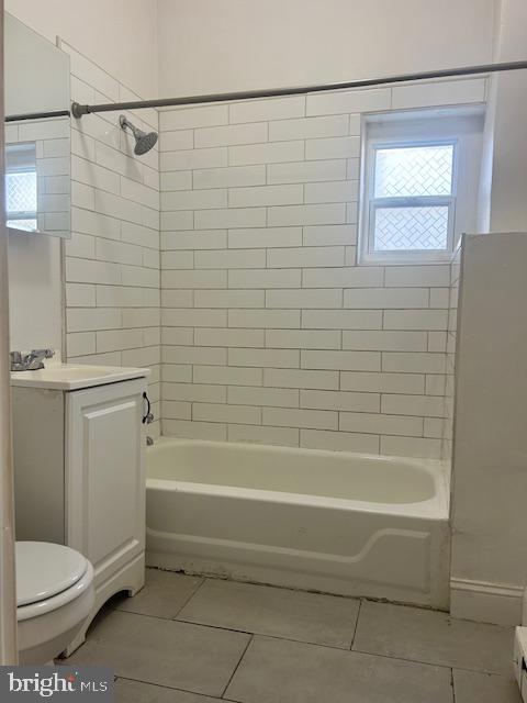513 Brinton Street, Unit 1 Philadelphia, PA 19144 - Photo 11 of 13 a bathroom with a toilet and a bath tub