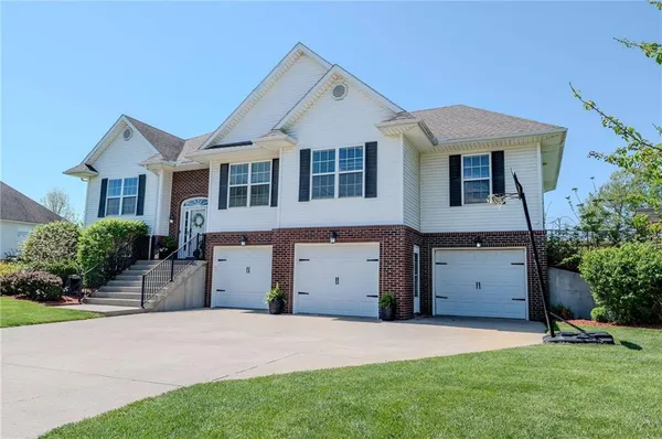 $415,000 | 1613 Brookdale Drive, Atchison, KS 66002