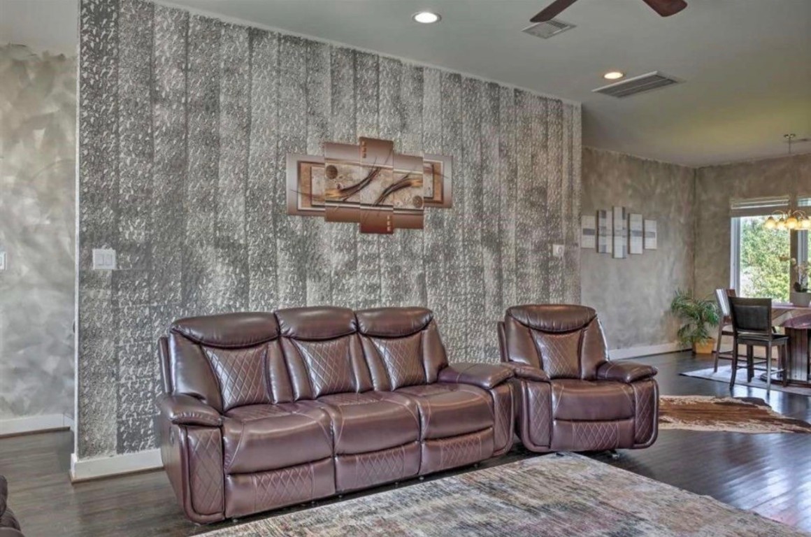 2107 Stuart Street Houston, TX 77004 - Photo 11 of 30 a living room with furniture