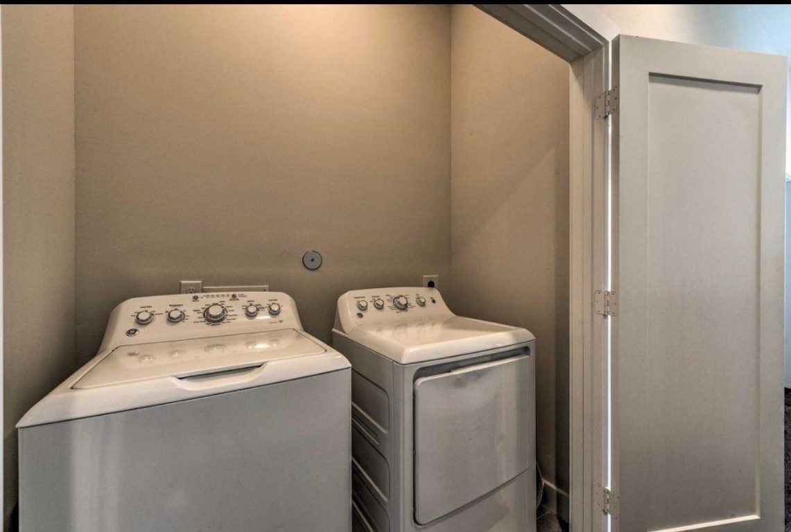 2107 Stuart Street Houston, TX 77004 - Photo 25 of 30 a utility room with dryer and washer