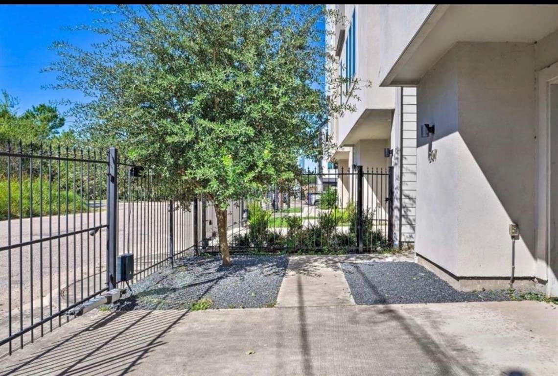 2107 Stuart Street Houston, TX 77004 - Photo 29 of 30 a view of a house with a yard