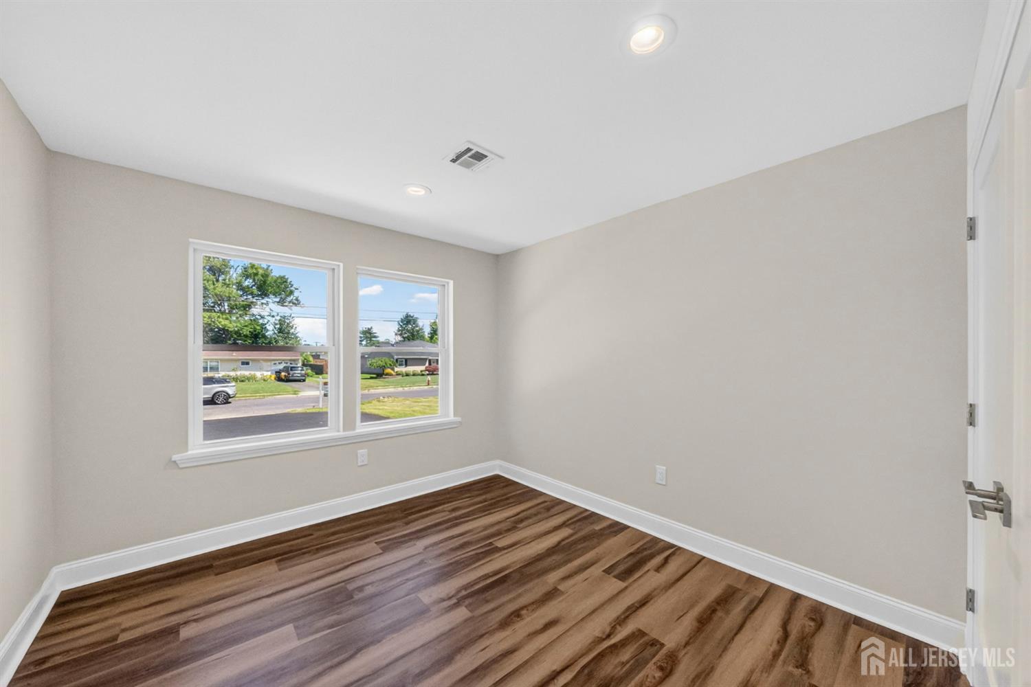 19 Springdale Road Kendall Park, NJ 08824 - Photo 29 of 41