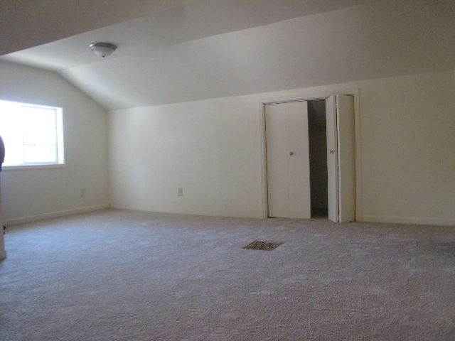 2712 North Prospect Road Peoria, IL 61603 - Photo 5 of 9 Gallery Image 5