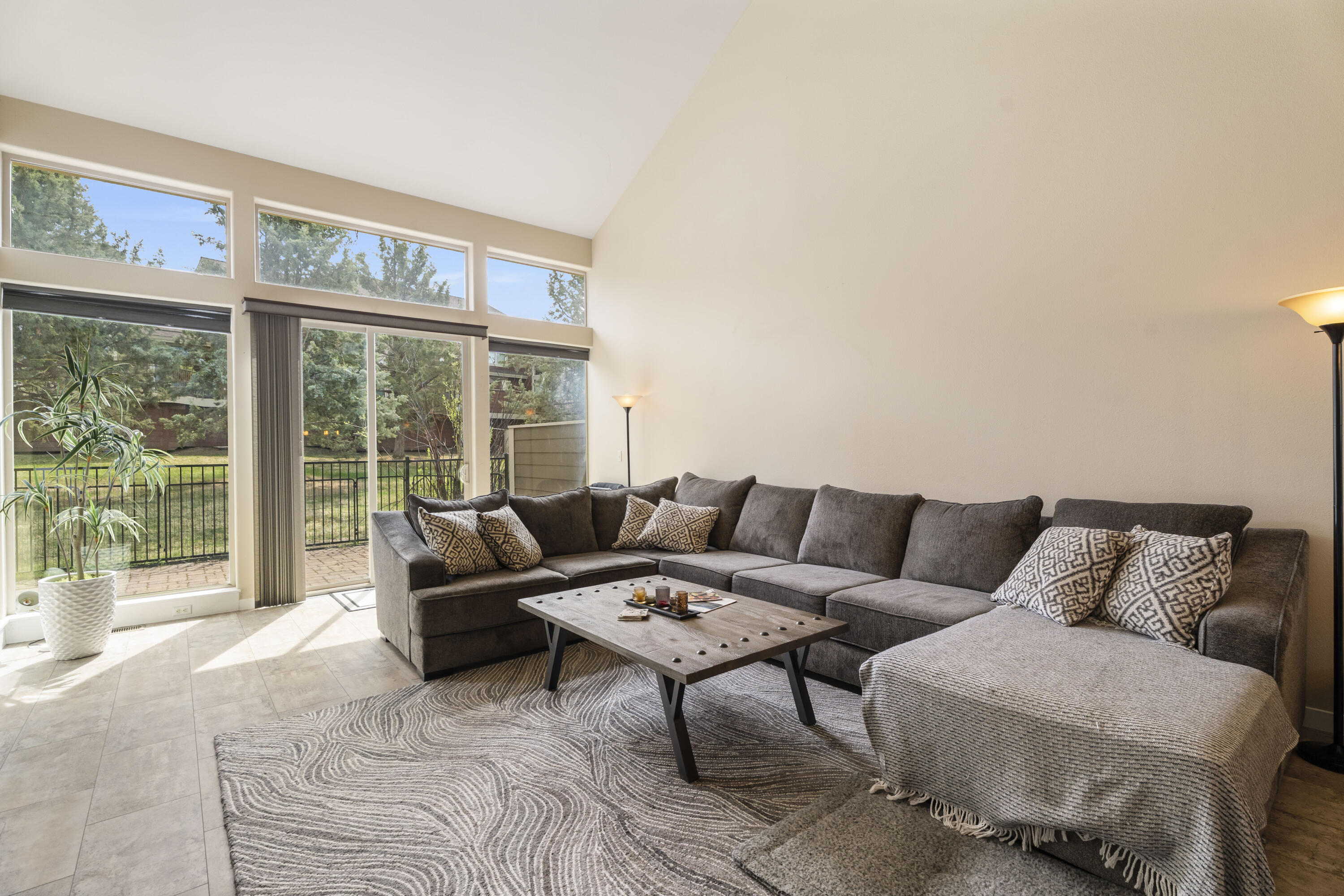 11170 Village Loop Redmond, OR 97756 - Photo 7 of 40 19-Living Room