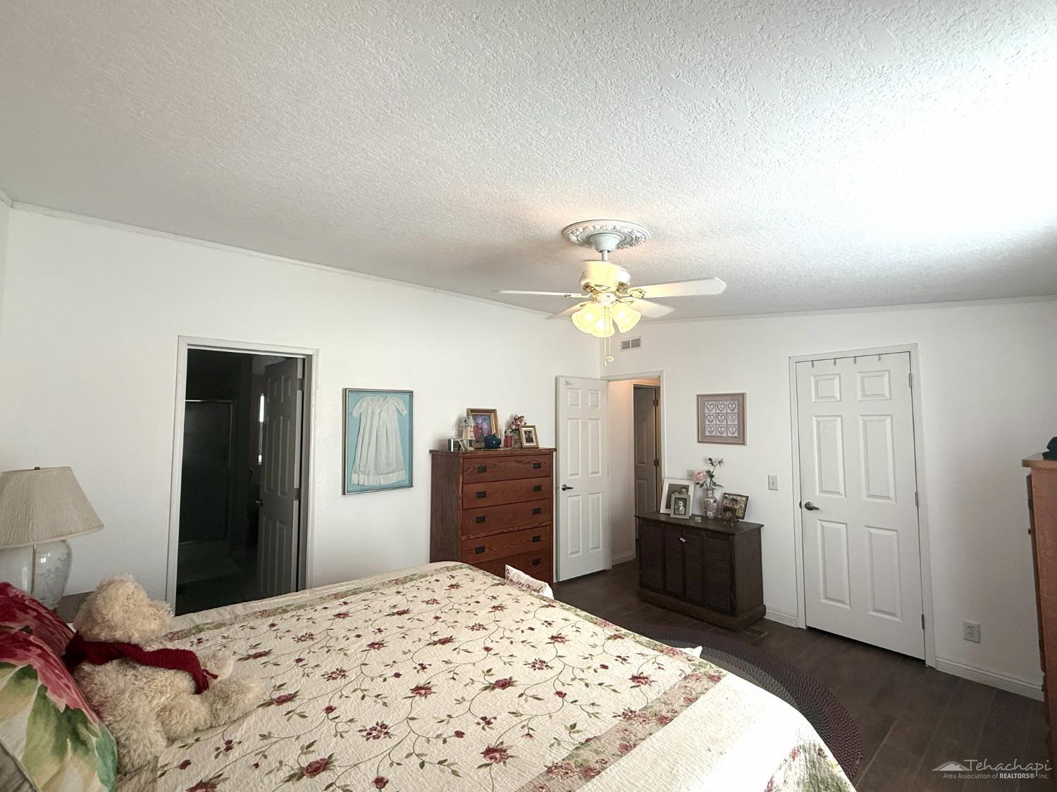 600 South Dennison Road, Unit 8 Tehachapi, CA 93561 - Photo 22 of 48 Master suite...
