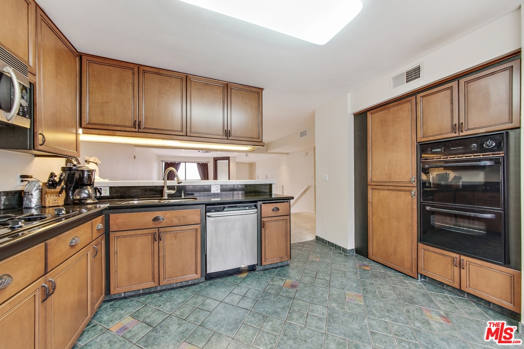 4351 Alla Road, Unit 2 Marina del Rey, CA 90292 - Photo 11 of 31 Gallery Image 11