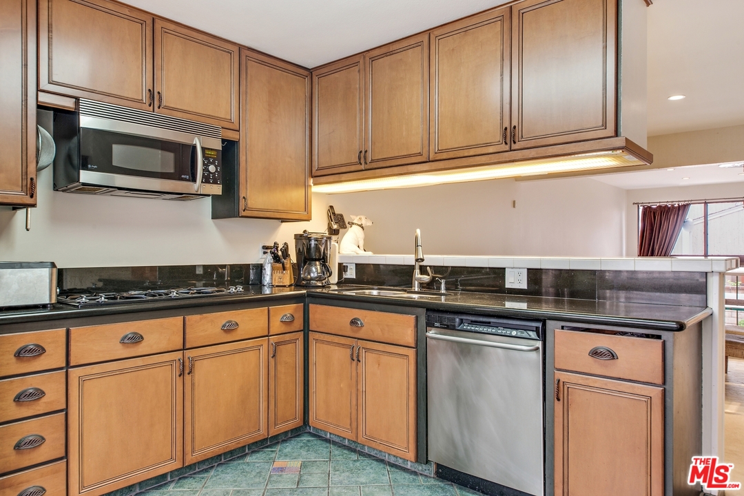 4351 Alla Road, Unit 2 Marina del Rey, CA 90292 - Photo 10 of 31 Gallery Image 10