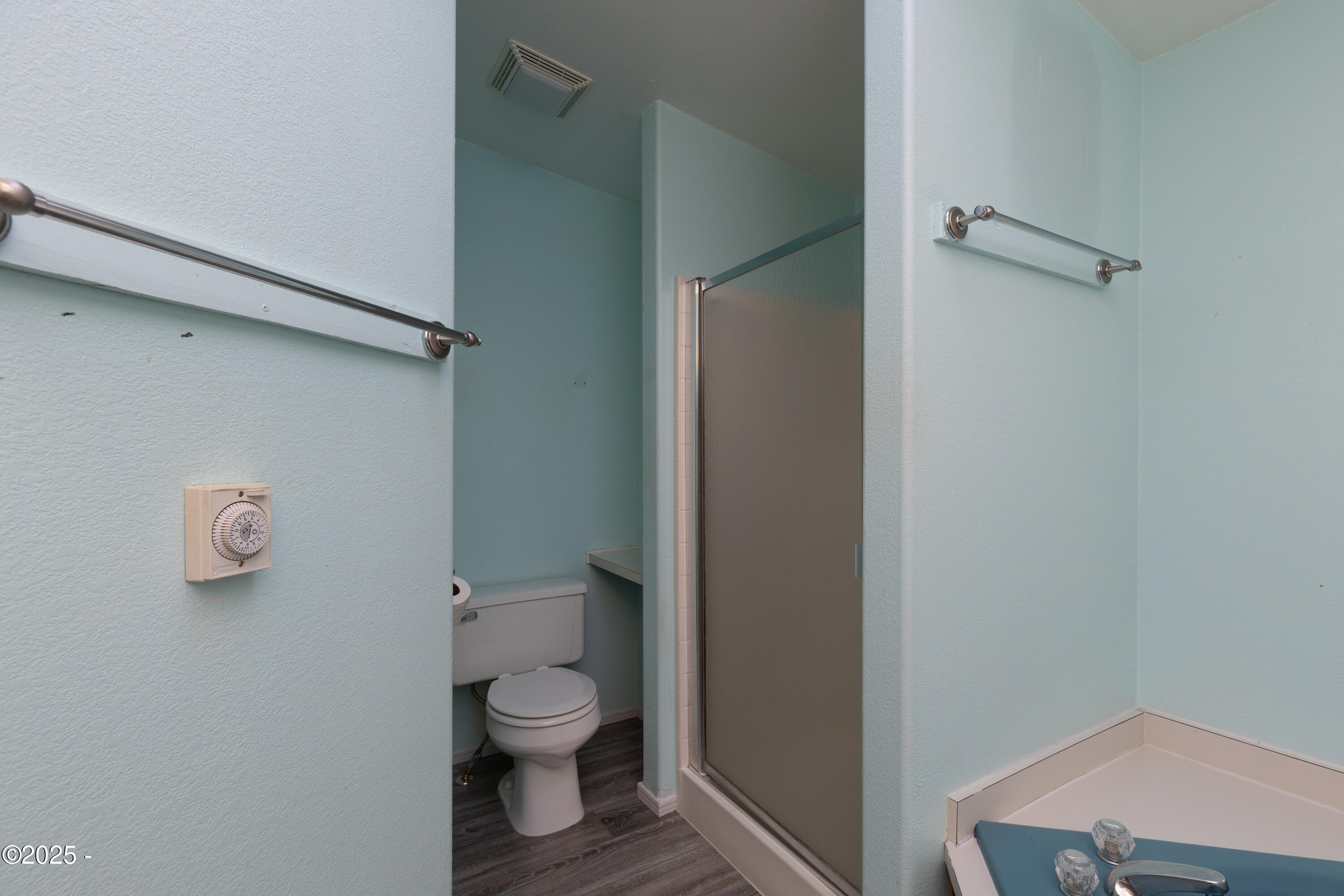 563 Moonshine Park Road Logsden, OR 97357 - Photo 32 of 60 Primary Bathroom