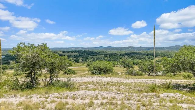 $1,500,000 | 5032 Kendalia Road, Blanco, TX 78606