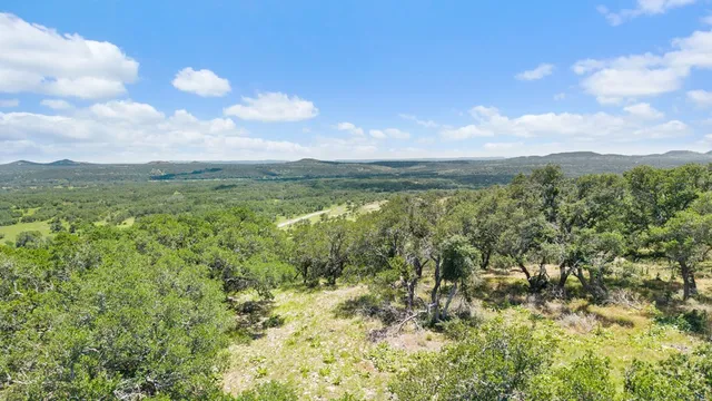 $1,500,000 | 5032 Kendalia Road, Blanco, TX 78606