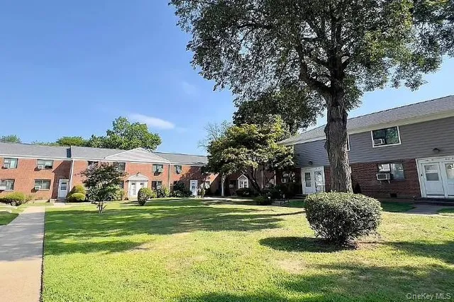 $395,000 | 68-57 Bell Boulevard, Unit 6857 | Oakland Gardens