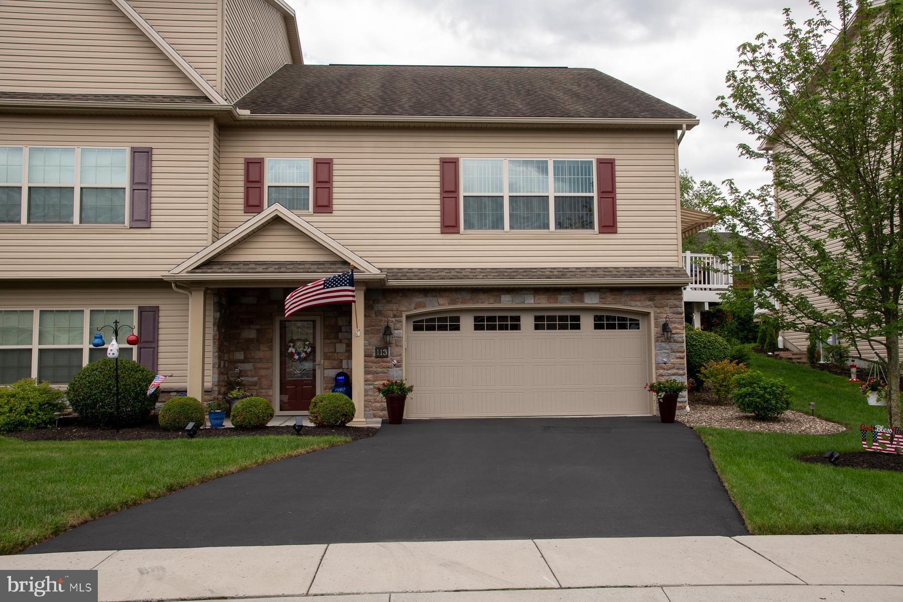113 Crest View Carlisle, PA 17013 - Photo 4 of 35