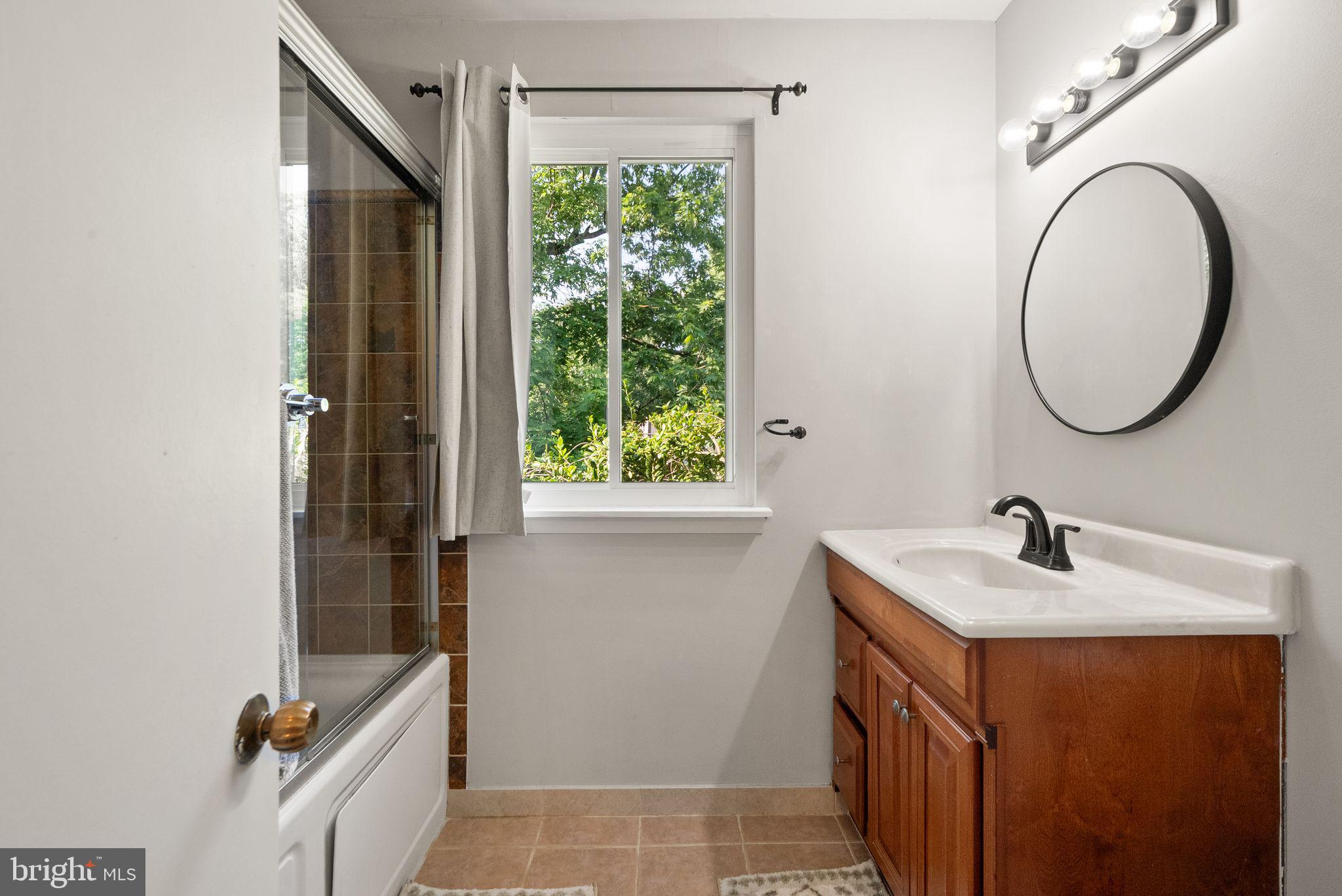 11041 Saffold Way Reston, VA 20190 - Photo 27 of 44 Primary Bath