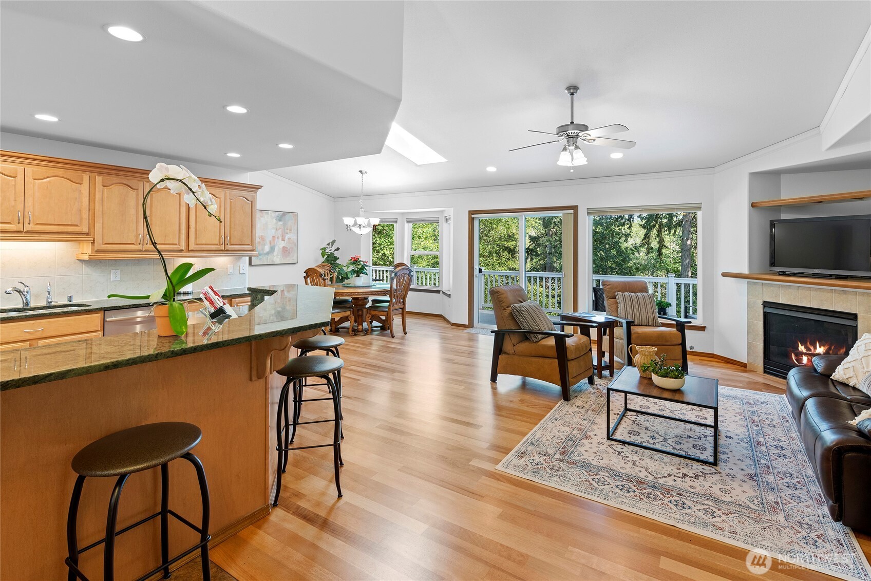 8324 Springridge Road Northeast Bainbridge Island, WA 98110 - Photo 4 of 35 Gallery Image 4