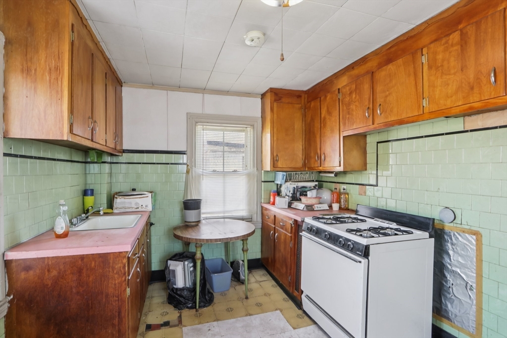 44 Elm Street Quincy, MA 02169 - Photo 15 of 37