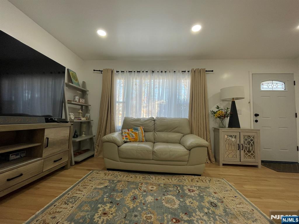 11 Raymond Place Hawthorne, NJ 07506 - Photo 6 of 40