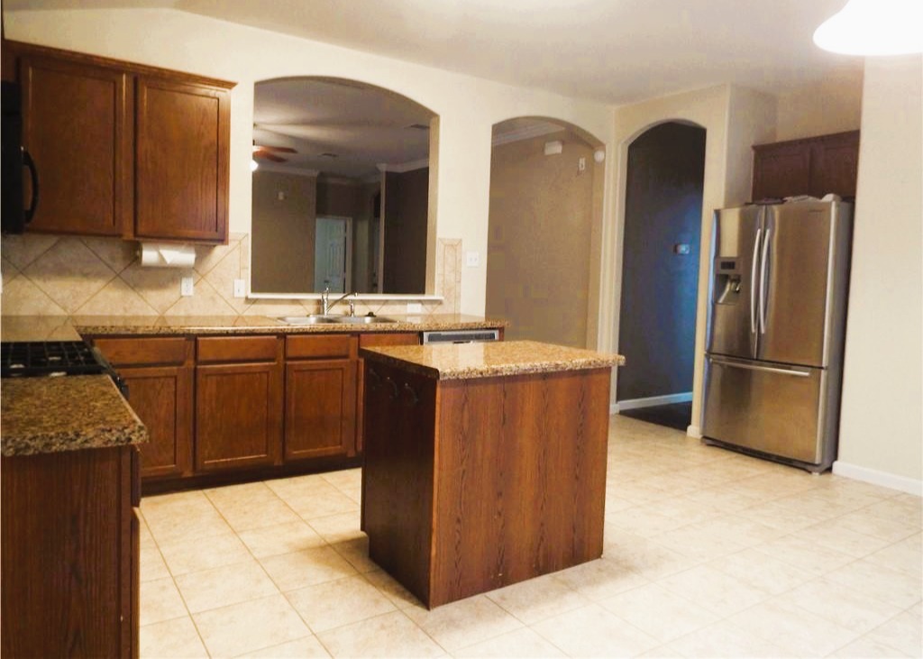 3609 Eagle Fledge Terrace Pflugerville, TX 78660 - Photo 3 of 15
Eat in Kitchen, with island.
