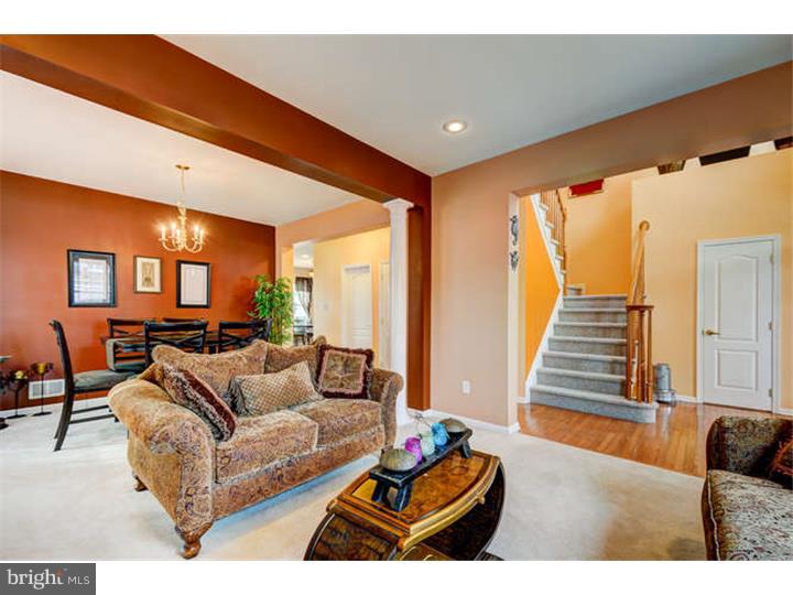 74 Cayuga Road Bordentown, NJ 08505 - Photo 4 of 23 Living Room