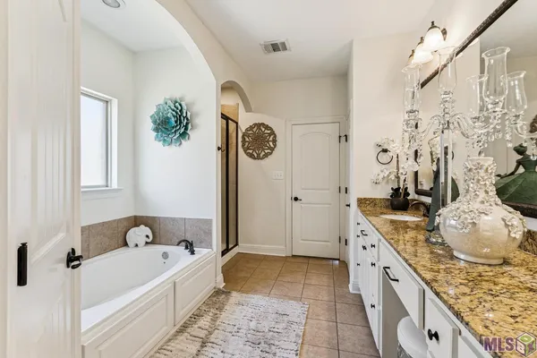 $384,900 | 2913 Country Lake Drive, Zachary, LA 70791