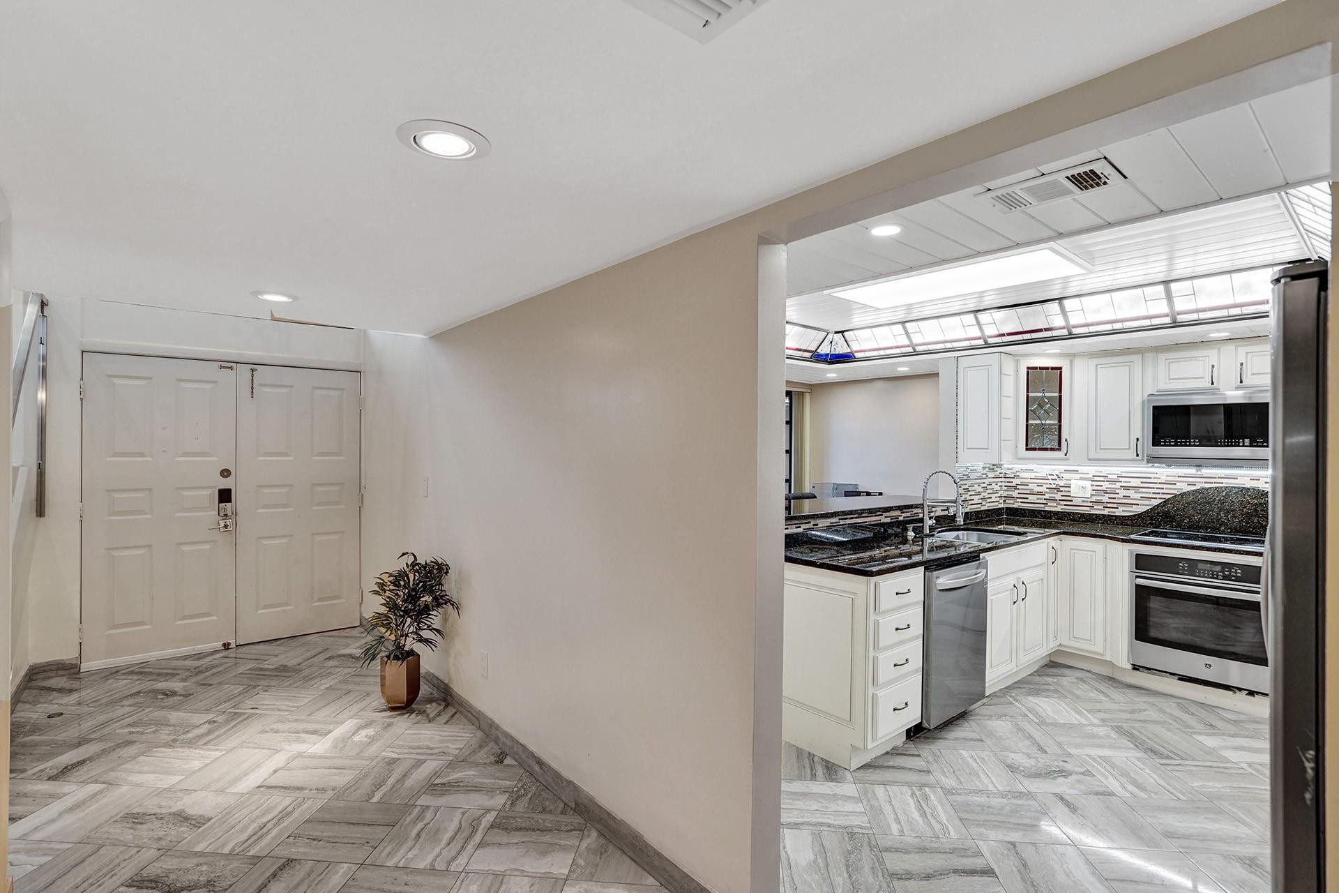 101 Southwest 96th Terrace, Unit 204 Plantation, FL 33324 - Photo 15 of 56 Photo 15