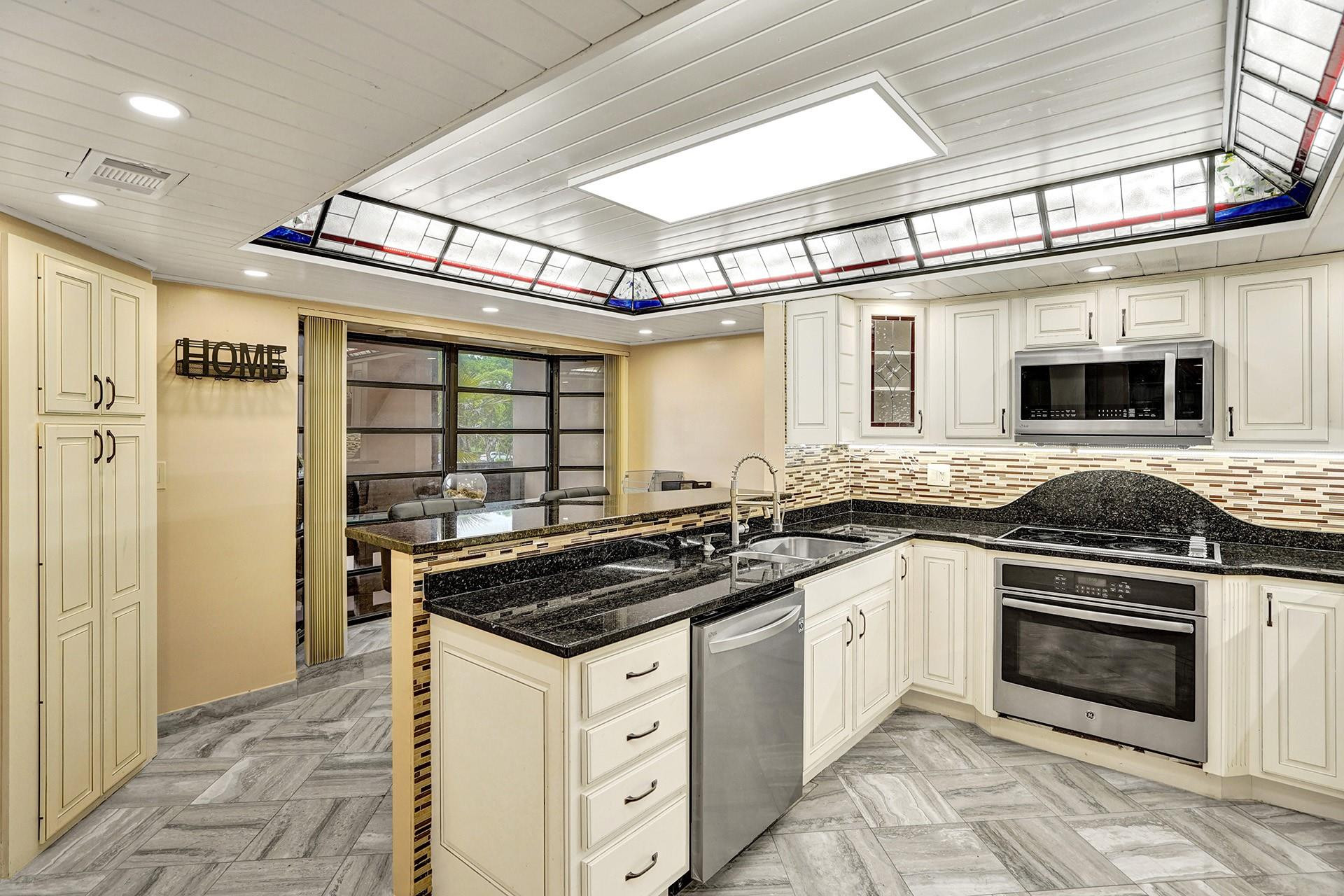 101 Southwest 96th Terrace, Unit 204 Plantation, FL 33324 - Photo 16 of 56 Photo 16