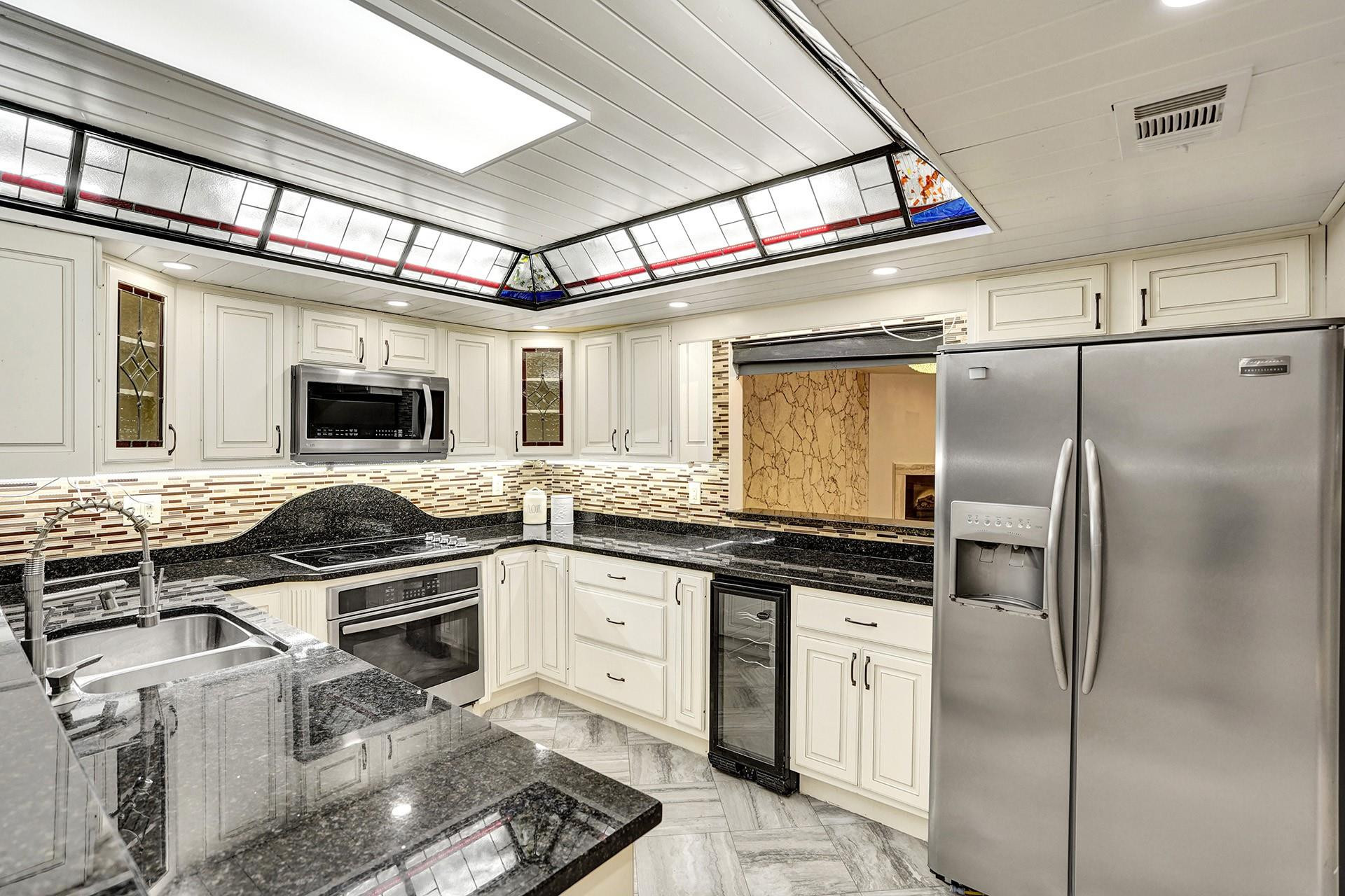 101 Southwest 96th Terrace, Unit 204 Plantation, FL 33324 - Photo 19 of 56 Photo 19