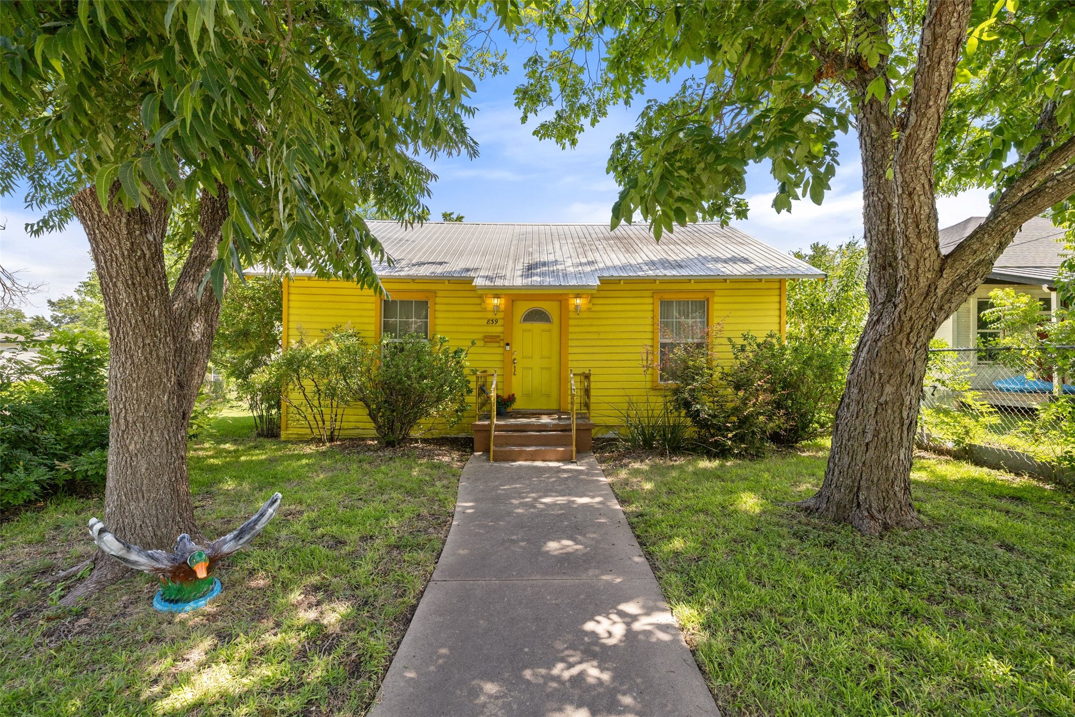 839 West 6th Street Taylor, TX 76574 - Photo 1 of 1