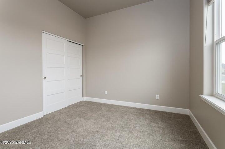 7310 Whitman Avenue Yakima, WA 98903 - Photo 21 of 31 Secondary bedroom 1
