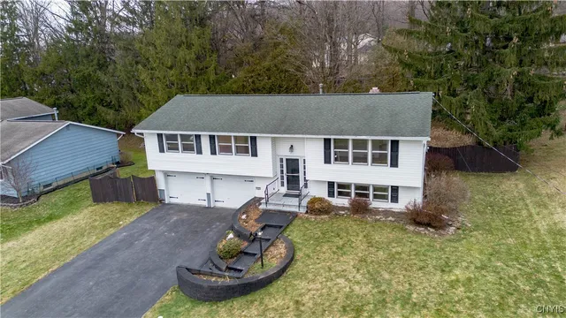 $349,900 | 117 Emann Drive, Camillus, NY 13031