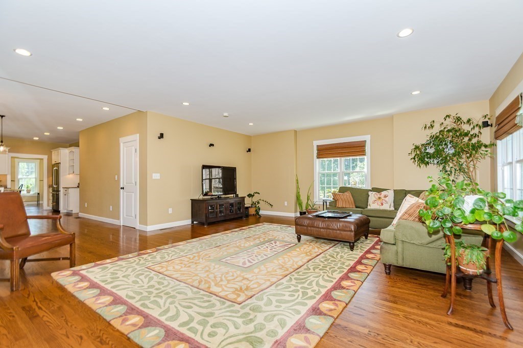 10 Pasture Road Reading, MA 01867 - Photo 11 of 36