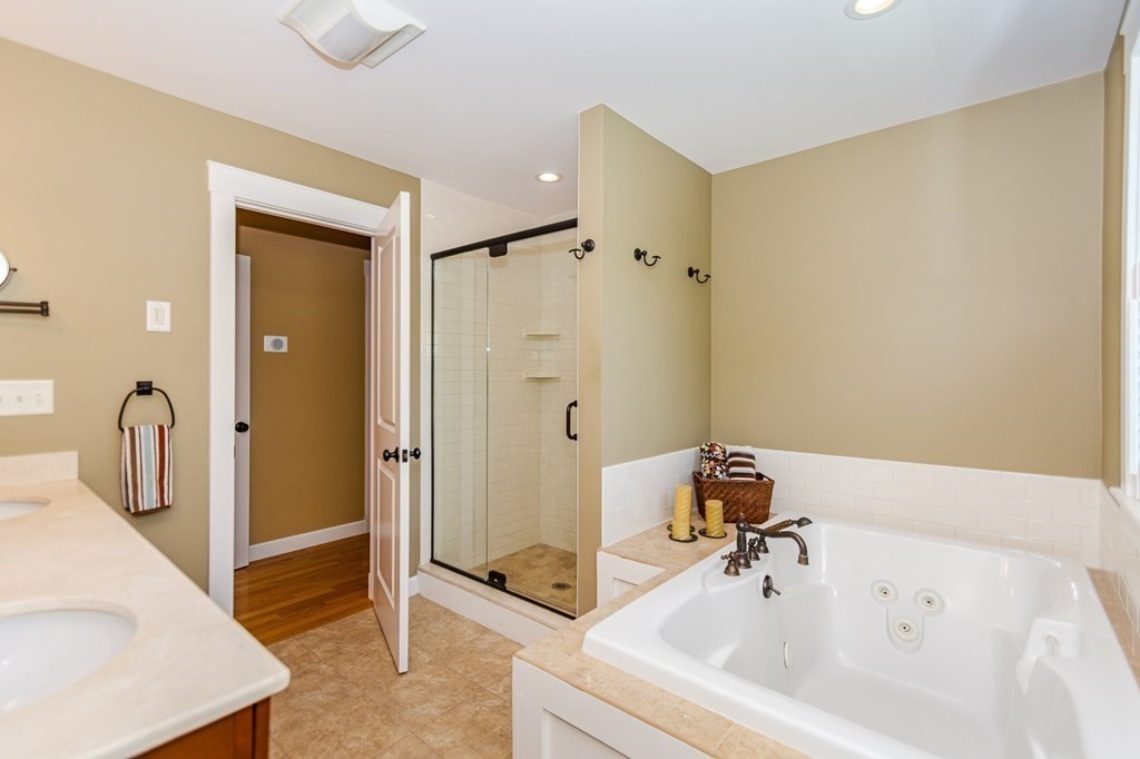 10 Pasture Road Reading, MA 01867 - Photo 18 of 36